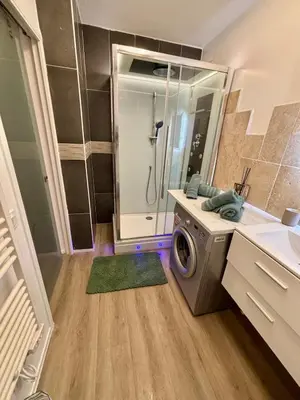 Salle de bains dans l'établissement Studio Cosy et élégant avec Terrasse