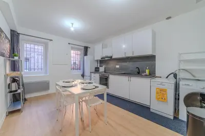 Cuisine ou kitchenette dans l'établissement Hohayi - Lenfilade