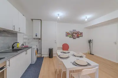 Cuisine ou kitchenette dans l'établissement Hohayi - Lenfilade