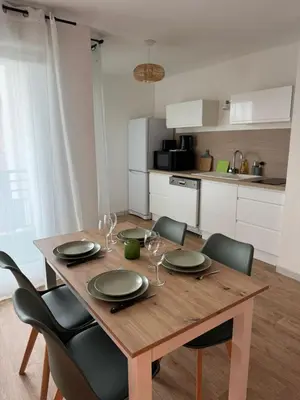 Cuisine ou kitchenette dans l'établissement T2 Calme & Cosy - 10min Stade & Arena avec garage