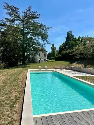 Piscine de l'établissement Harmonie - Maison spacieuse avec piscine à Oullins ou située à proximité