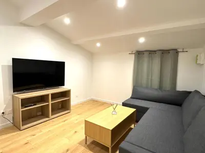 Télévision ou salle de divertissement dans l'établissement L'harmonie