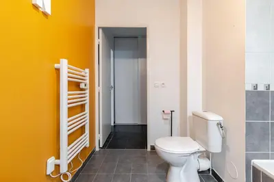 Salle de bains dans l'établissement Cosy T2-Tram-Balcon-Parking Lyon