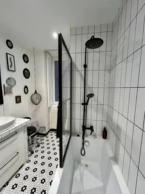 Salle de bains dans l'établissement Appartement quai de Saône vue vieux Lyon Fourvière