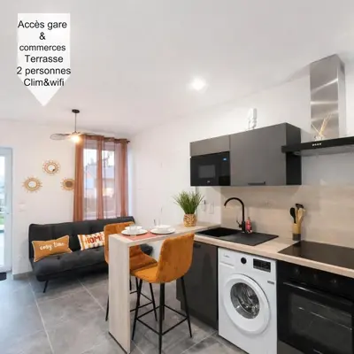 Cuisine ou kitchenette dans l'établissement Le 101 -T2 avec terrasse, commerces & gare à pied