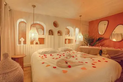 Un ou plusieurs lits dans un hébergement de l'établissement Suite Bali Prestige- SPA & Sauna