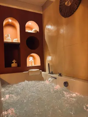 Salle de bains dans l'établissement Suite Bali Prestige- SPA & Sauna