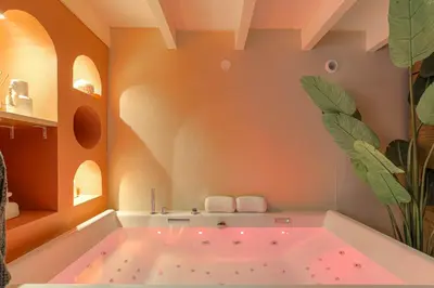 Salle de bains dans l'établissement Suite Bali Prestige- SPA & Sauna