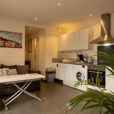 My House Lyon 8