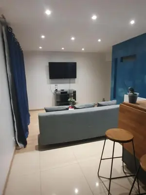 Télévision ou salle de divertissement dans l'établissement Appartement cosy avec parking privé