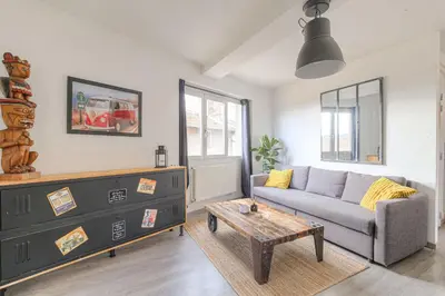 Coin salon dans l'établissement Appart lumineux, WIFI haut débit, proche gare 7 min, Lyon 15 min