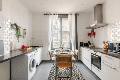 Cuisine ou kitchenette dans l'établissement Charmant T2-Lyon-Metro-Hopitaux