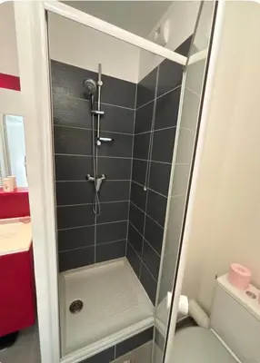 Salle de bains dans l'établissement Un appartement dans un coin tranquille