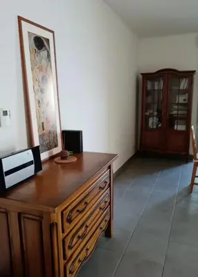 Télévision ou salle de divertissement dans l'établissement Un appartement dans un coin tranquille