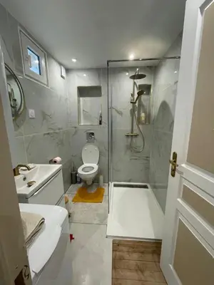 Salle de bains dans l'établissement Le Cosy du Groupama et LDLC Arena