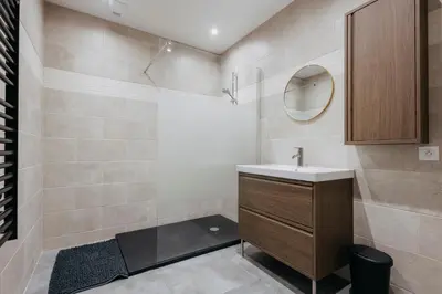 Salle de bains dans l'établissement La bâtisse des tuileries côté forêt