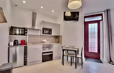 Cuisine ou kitchenette dans l'établissement PARAKALO - PartDieu l Bureau l Calme by Dreamy Flat Lyon