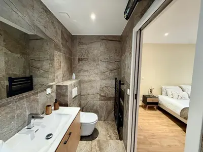 Salle de bains dans l'établissement L'Oasis- Villa d'exception, parenthèse calme près de Lyon