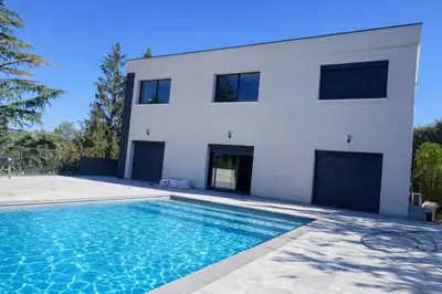 Piscine de l'établissement L'Oasis- Villa d'exception, parenthèse calme près de Lyon ou située à proximité