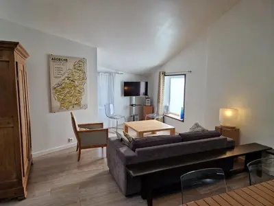 Télévision ou salle de divertissement dans l'établissement Clos Merise - appartement de 3 chambres