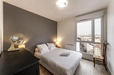 Un ou plusieurs lits dans un hébergement de l'établissement Appartement lumineux Charpennes 2 chambres+ Balcon