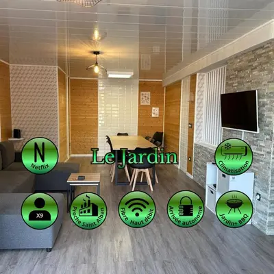 Télévision ou salle de divertissement dans l'établissement Le Jardin by Clem
