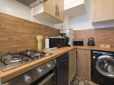 Cuisine ou kitchenette dans l'établissement La petite noblesse - Grand appart de charme - Vidéoprojecteur & Netflix