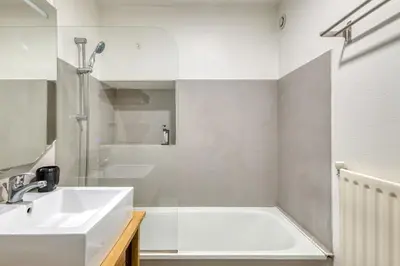 Salle de bains dans l'établissement La Bonne Adresse - T2 - Montluel
