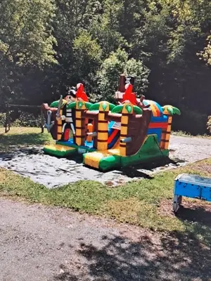 Aire de jeux pour enfants de l'établissement Camping du moulin