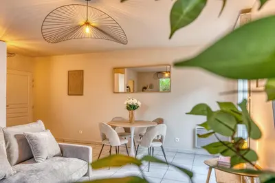 Coin salon dans l'établissement LAtmosphère Agréable T2 avec terrasse 2 pers Tram T5