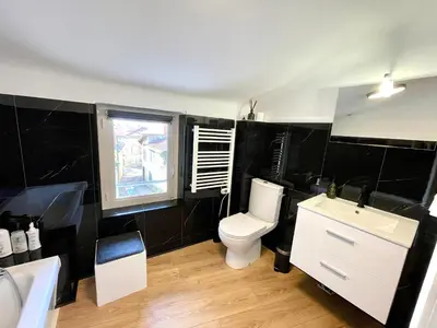Salle de bains dans l'établissement Cocooning aux portes de Lyon Wifi - Netflix