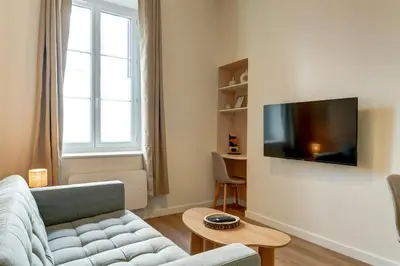 Télévision ou salle de divertissement dans l'établissement L'Opaline - Appartement premium à deux pas de Lyon