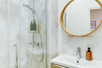 Salle de bains dans l'établissement L'Opaline - Appartement premium à deux pas de Lyon