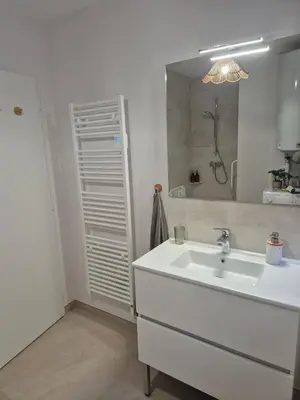 Salle de bains dans l'établissement Séjour au cœur des Pierres Dorées