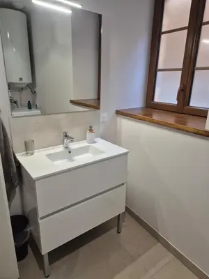 Salle de bains dans l'établissement Séjour au cœur des Pierres Dorées