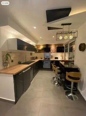 Cuisine ou kitchenette dans l'établissement Appartement climatisé premier étage Lyon Bron Eurexpo