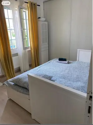 Un ou plusieurs lits dans un hébergement de l'établissement Appartement climatisé premier étage Lyon Bron Eurexpo