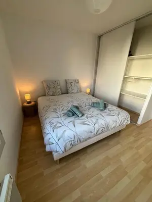 Un ou plusieurs lits dans un hébergement de l'établissement Confort, résidence sécurisée, garage !