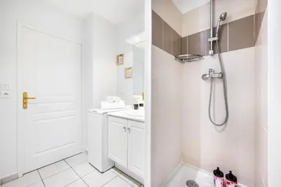 Salle de bains dans l'établissement BnGo I Le Cosy des Canuts I Parking, 2p, proche hôpital