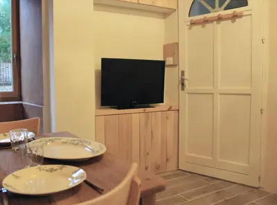 Télévision ou salle de divertissement dans l'établissement Studio rénové dans le Château des Tours