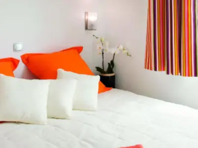 Un ou plusieurs lits dans un hébergement de l'établissement Mobil-home avec terrasse pour 6 personnes - API-1-52-1404