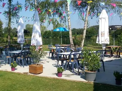 Jardin de l'établissement Mobil home spacieux 6 pers avec terrasse - API-1-52-1417