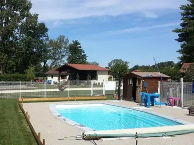 Piscine de l'établissement Mobil home spacieux 6 pers avec terrasse - API-1-52-1417 ou située à proximité