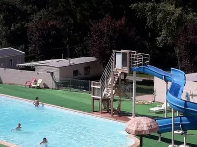 Piscine de l'établissement Chalet Familial - 4 Pers. avec Terrasse - API-1-52-1676 ou située à proximité