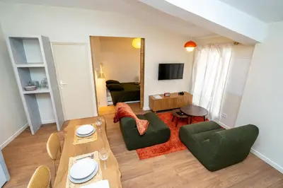 Télévision ou salle de divertissement dans l'établissement Séjour cosy au cœur de Vienne-tout à 2 min à pied