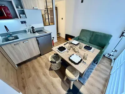 Cuisine ou kitchenette dans l'établissement Le Studio