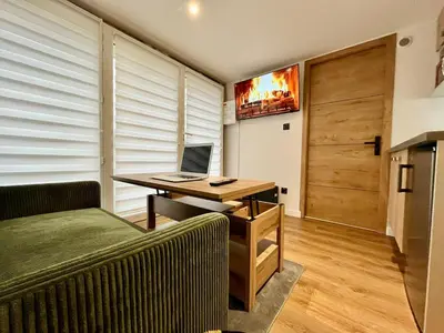 Télévision ou salle de divertissement dans l'établissement Le Studio