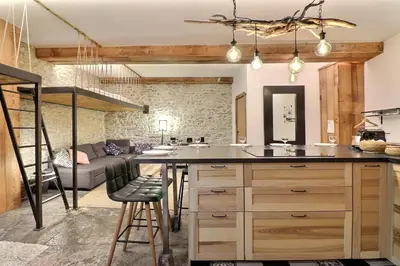 Cuisine ou kitchenette dans l'établissement Le Sergent Spacieux et chaleureux appartement - Lyon 1er