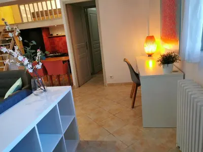 Cuisine ou kitchenette dans l'établissement Charmant T1Bis Lumineux 15min Lyon