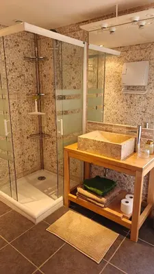 Salle de bains dans l'établissement L'orée du vignoble